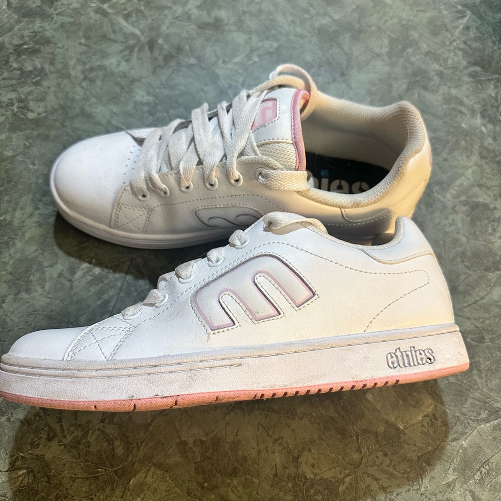 Etnies White and Light Pink Skate Shoes
